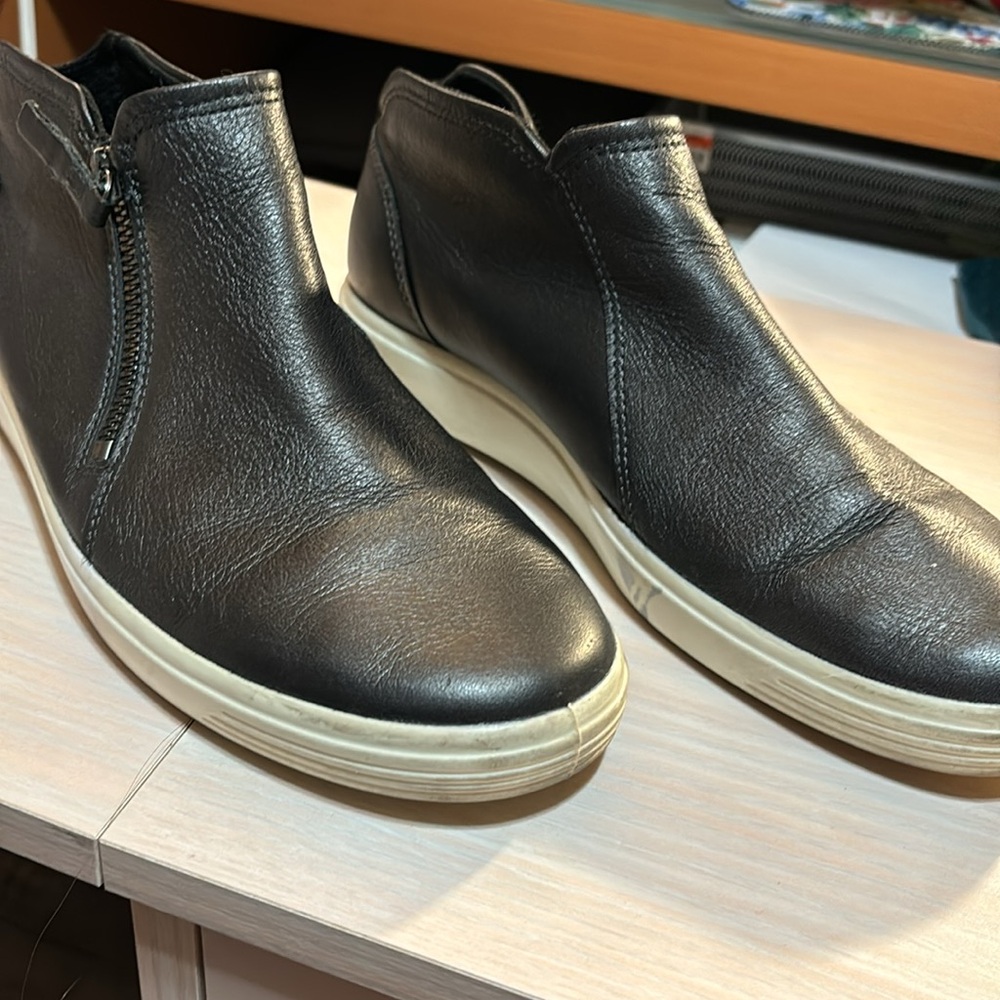 Ecco Soft leather ankle sneaker with top zip. Size 8.5 women’s